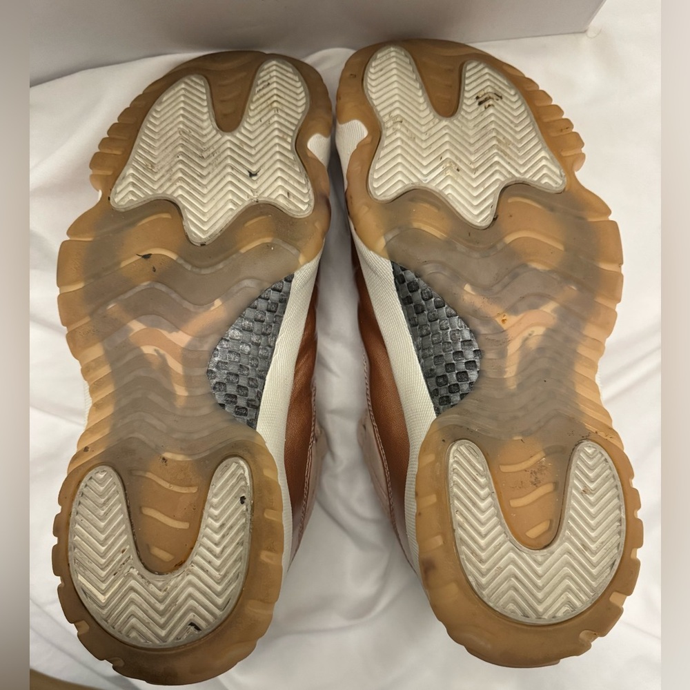 NIKE WMNS AIR JORDAN 11 RETRO - Picture 6 of 12